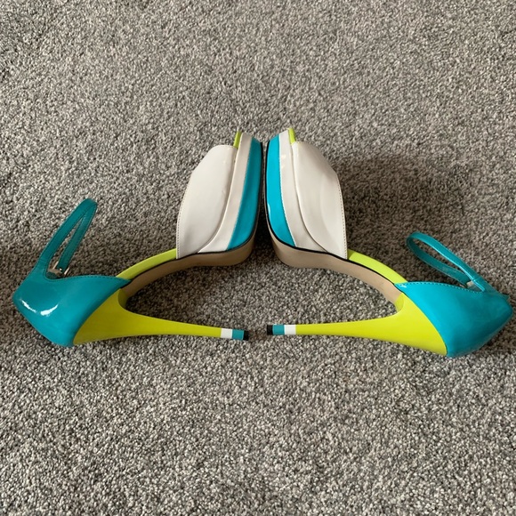 Platforms - Picture 3 of 5